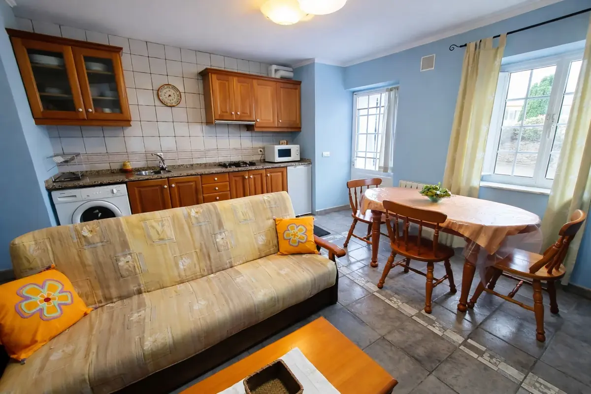 Salón de apartamento turístico en Ribadeo cerca de la Playa de las Catedrales