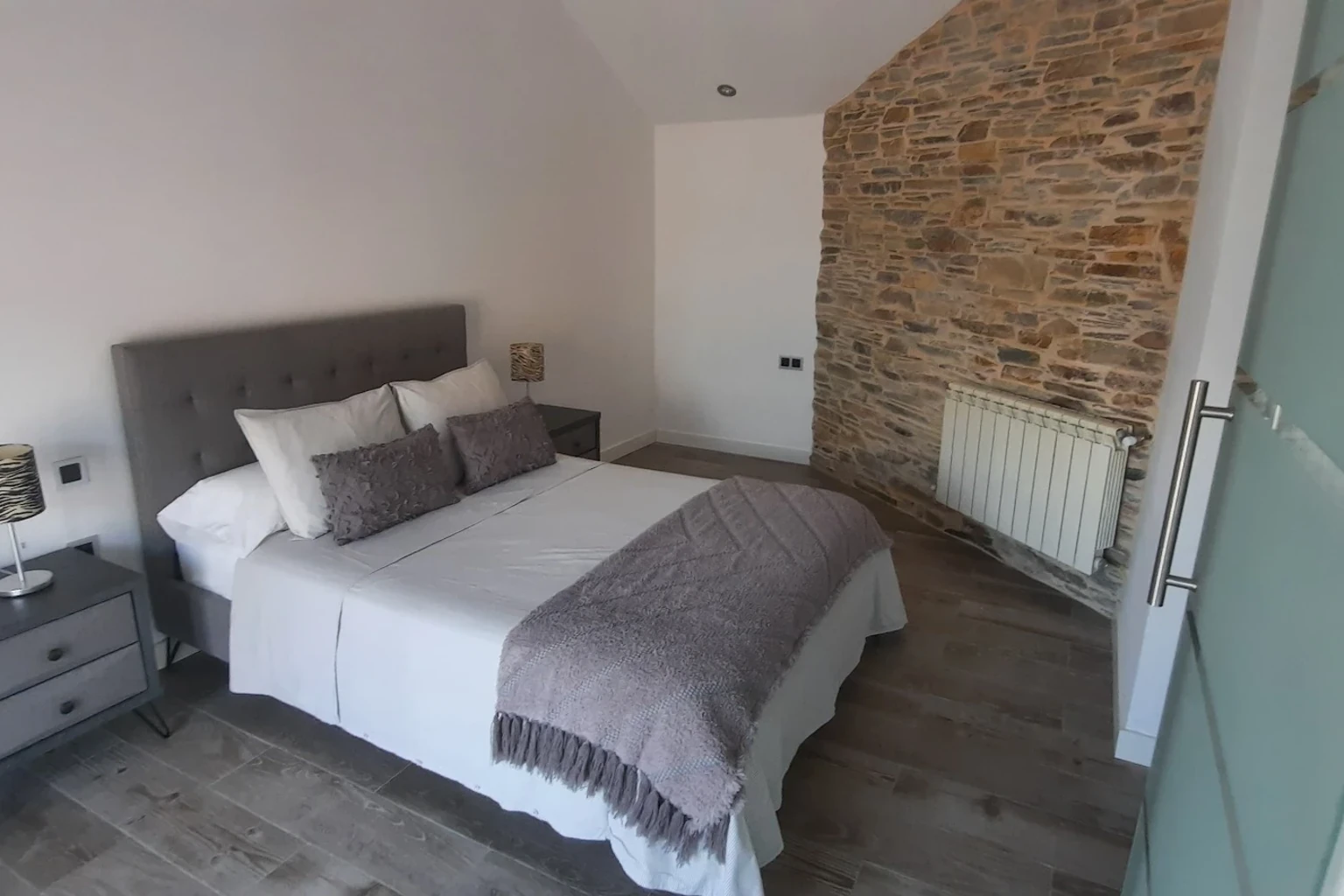 habitacion-confortable-apartamento-turistico-4-rosa-cerca-de-ribadeo