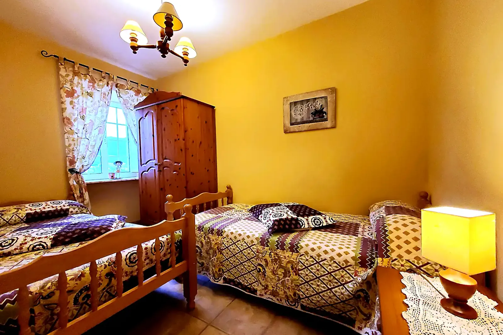 habitacion-dos-camas-cerca-playa-as-catedrais