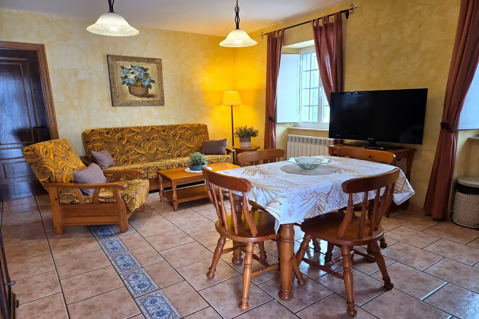 salon-apartamento-turistico-grande-playa-de-las-catedrales-ribadeo