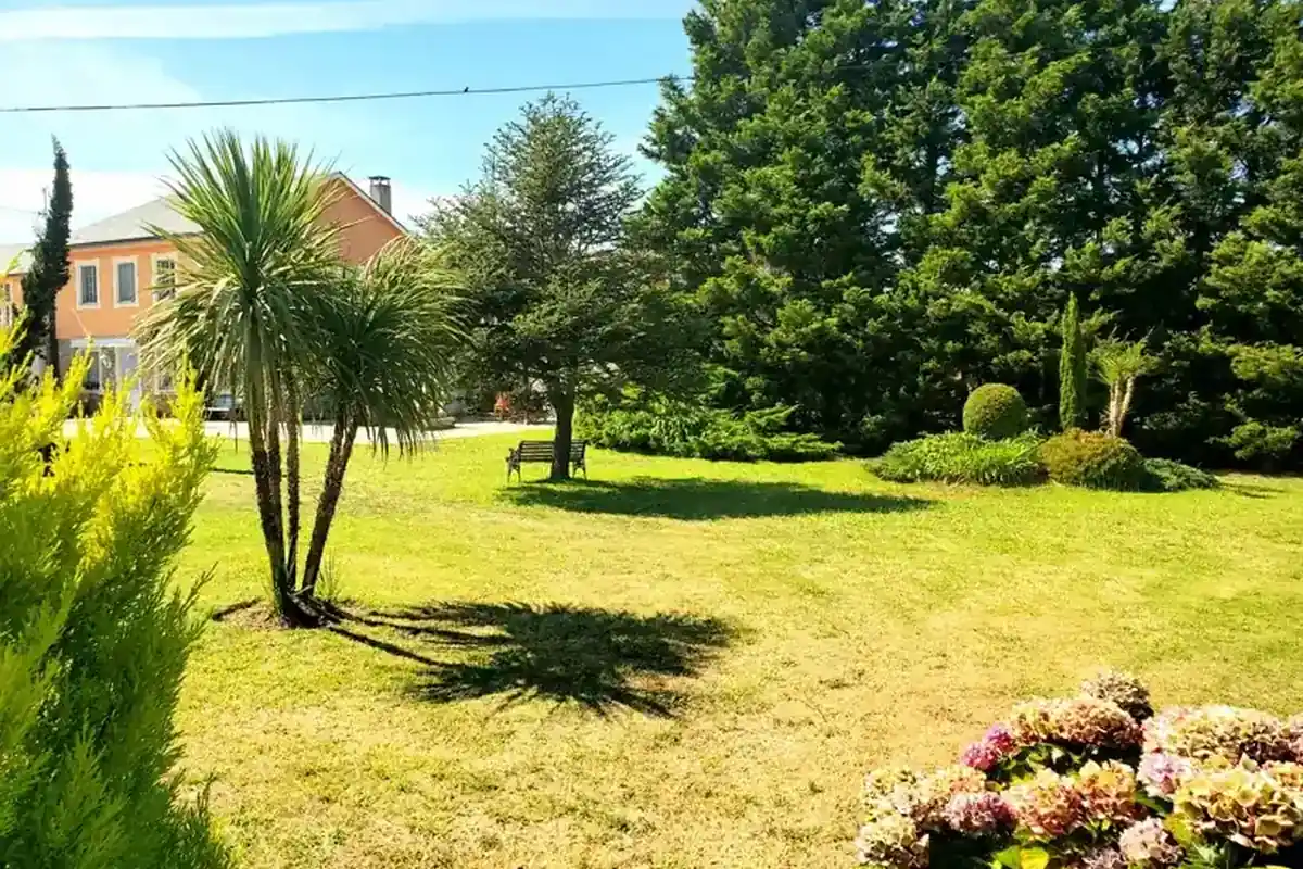 apartamento-4-personas-ribadeo-playa-catedrales-jardin