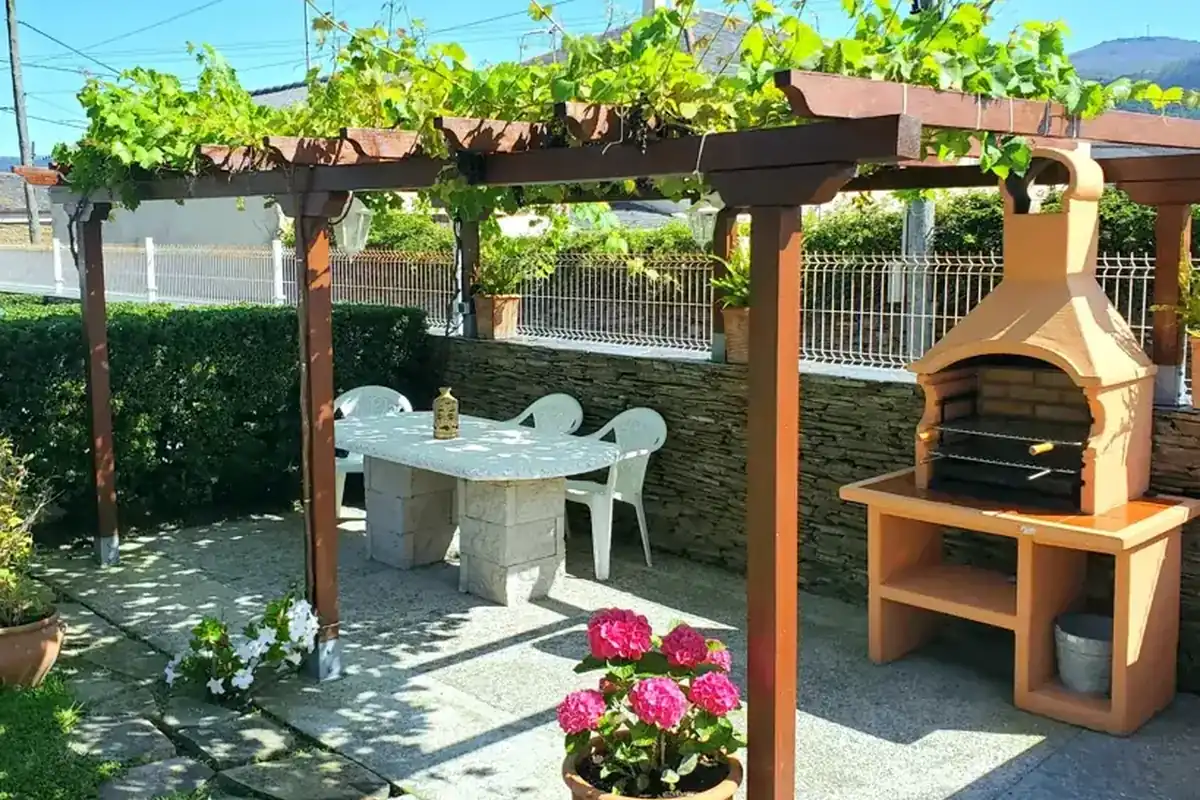 apartamento-familiar-ribadeo-playa-catedrales-barbacoa